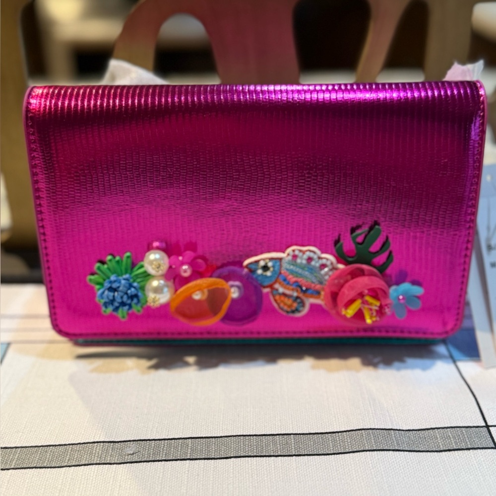 NEW Betsey Johnson 3D Fish & Floral
Catch Of The Day Faux Pearl Crossbody Bag 🐟